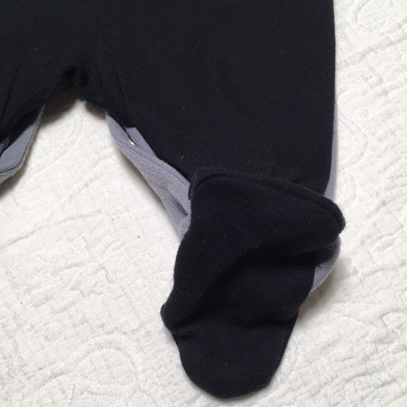 0-3m (4/$20) Batman Footie by DC Comics - Picture 11 of 14